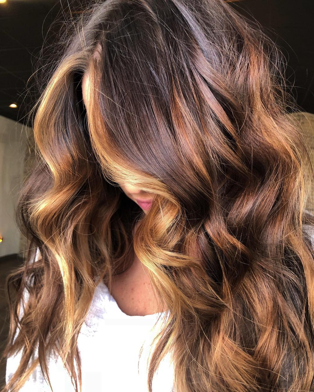 16 Glamorous Black Curly Hairstyles - Pretty Designs