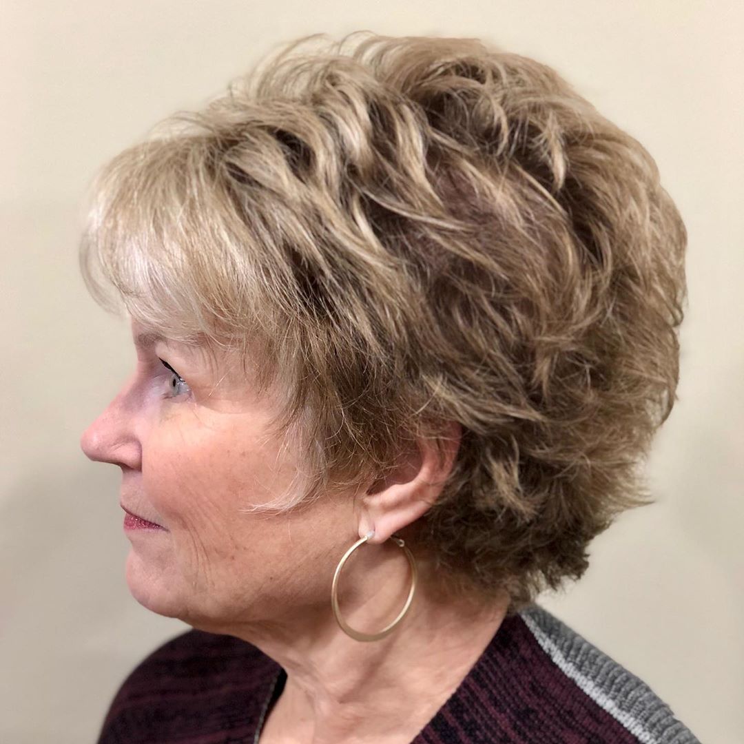 50 Short Haircuts for Older Women (FAQs included)
