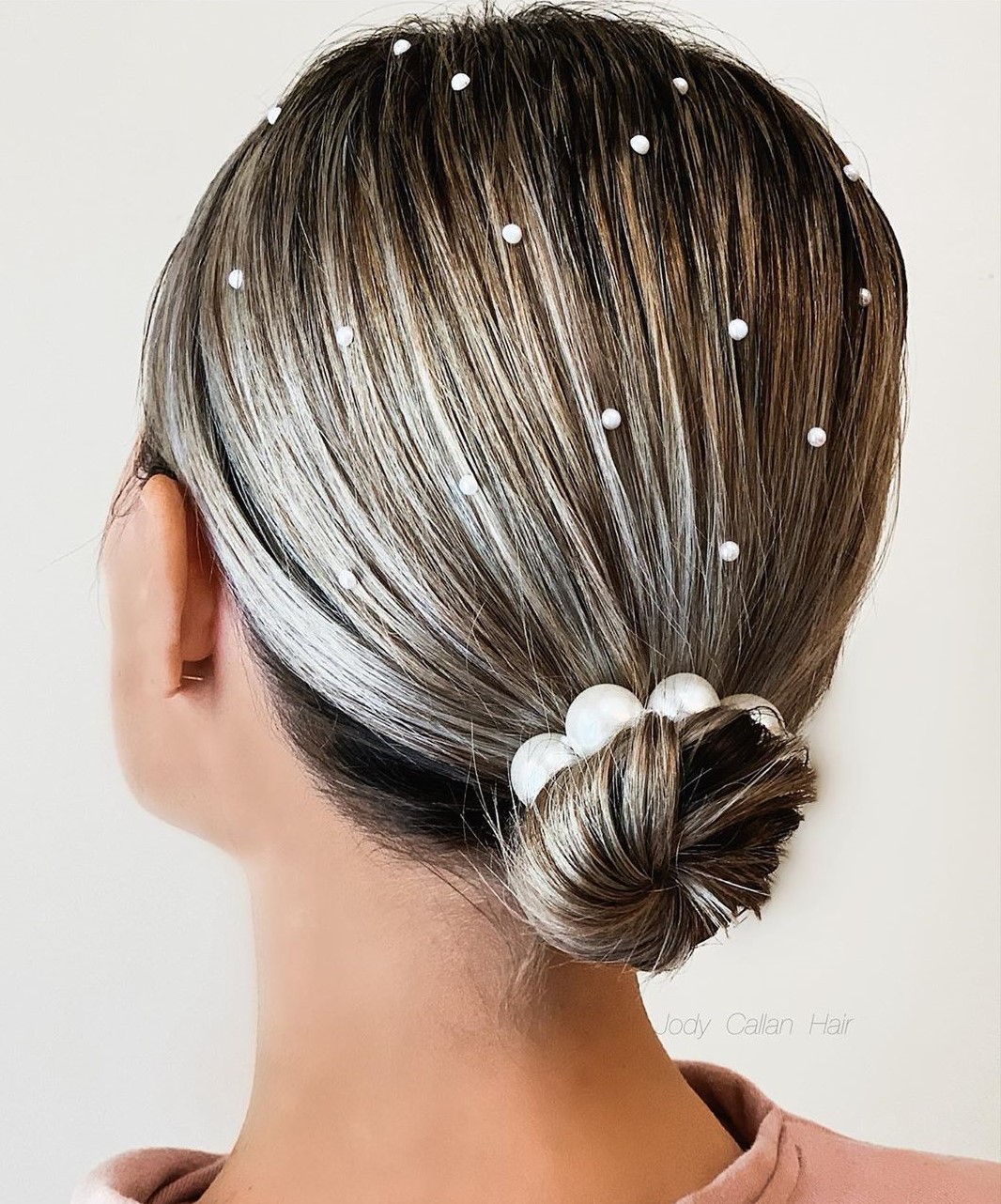 kis Bun Updo rövid hajra