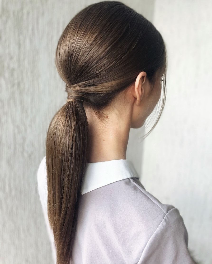 lófarok Updo összeállítása egy Bouffant