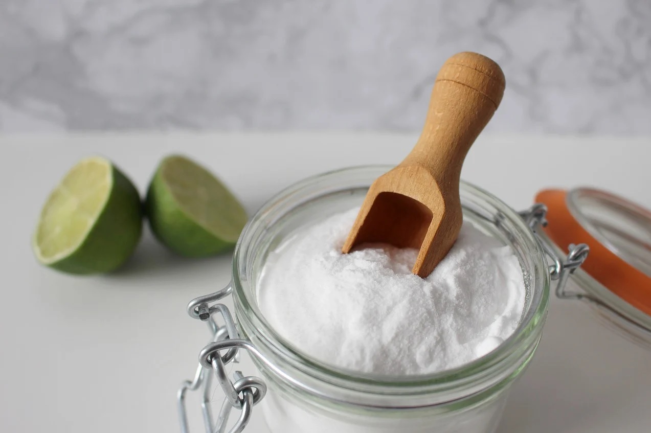 Baking Soda for Hair as an Alternative to Shampoo and Bleach in 2023