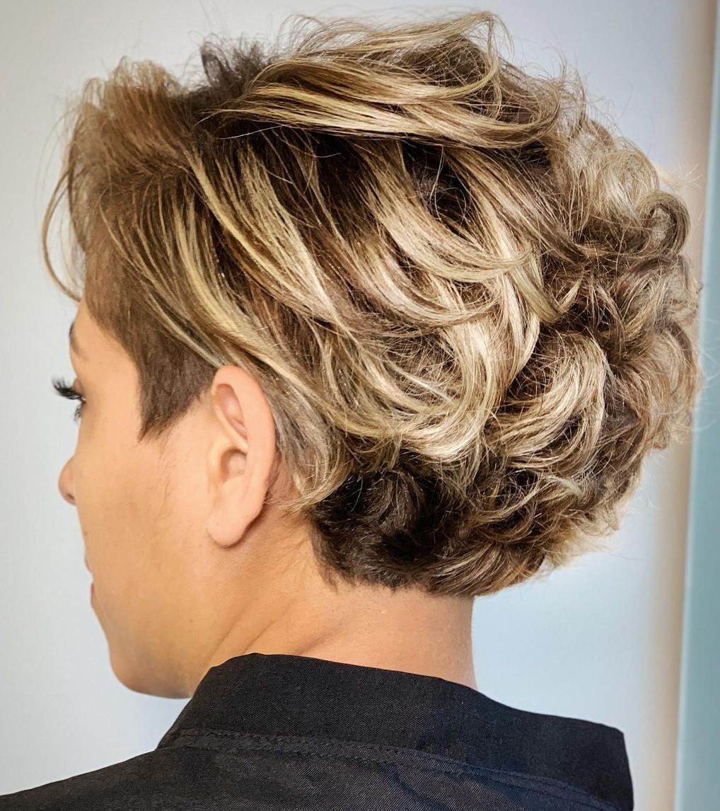 25 of the Chicest Short Haircuts That Embrace Curls and Waves