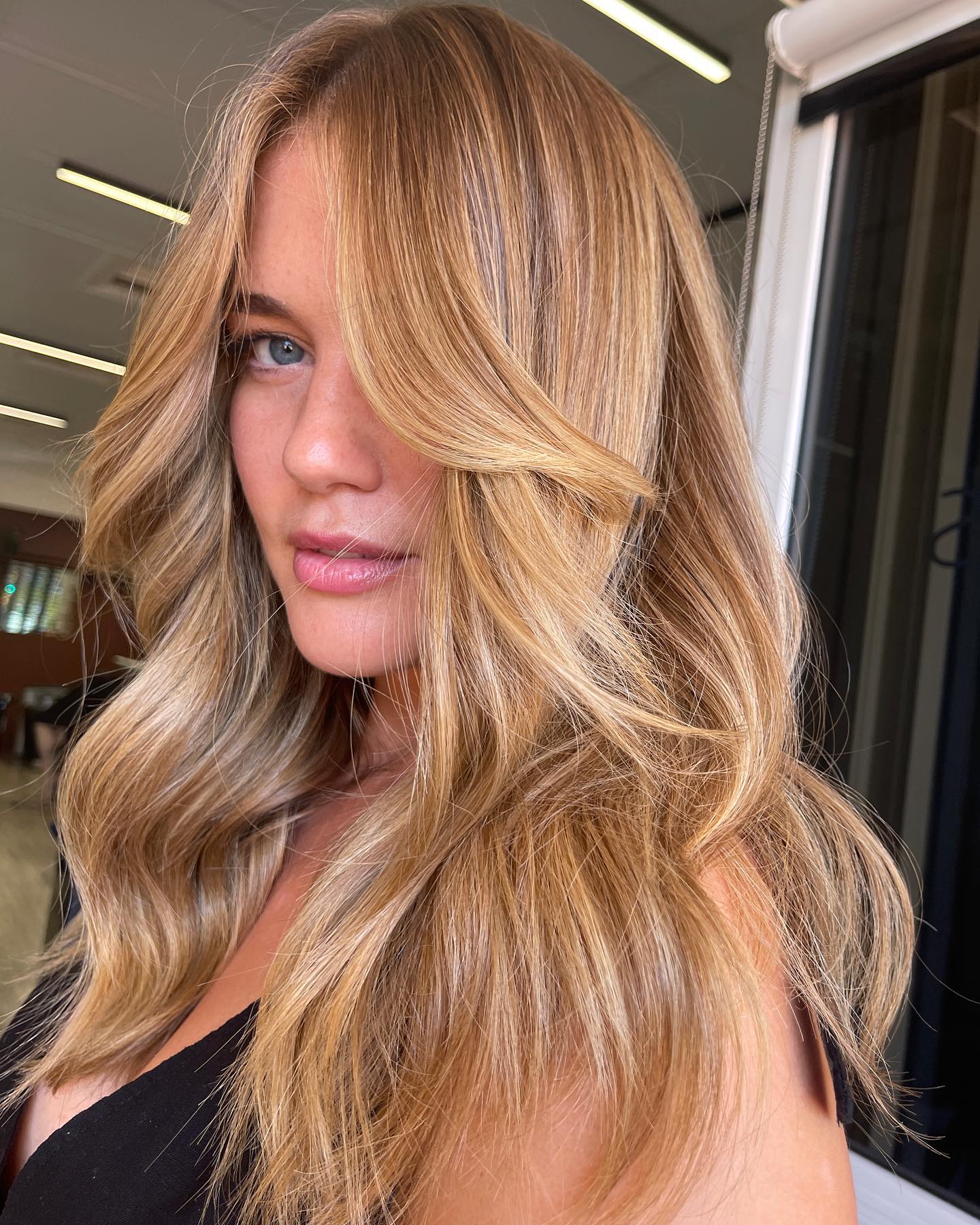 30 Golden Blonde Hair Inspirations for You to Shine Out Throughout 2023