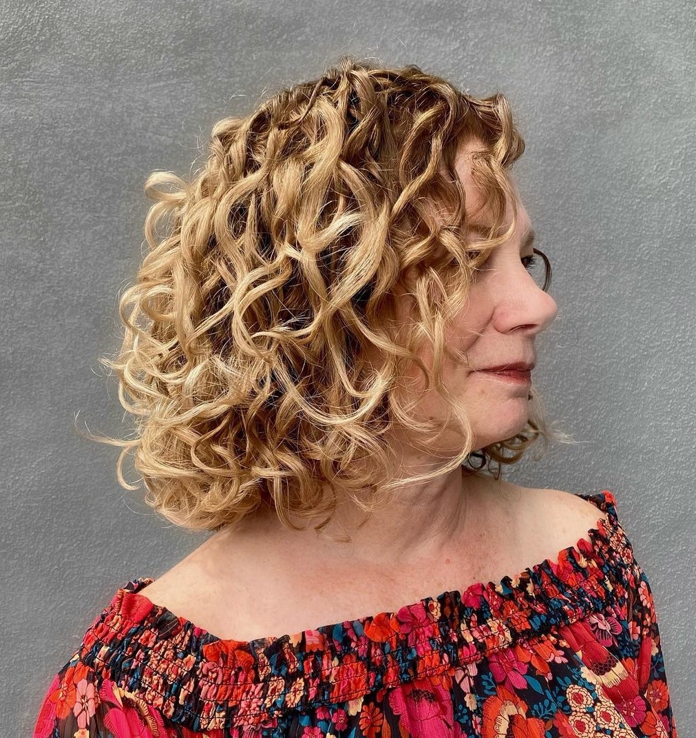 30 Volumizing Hairstyles for Thin Curly Hair - Hair Adviser